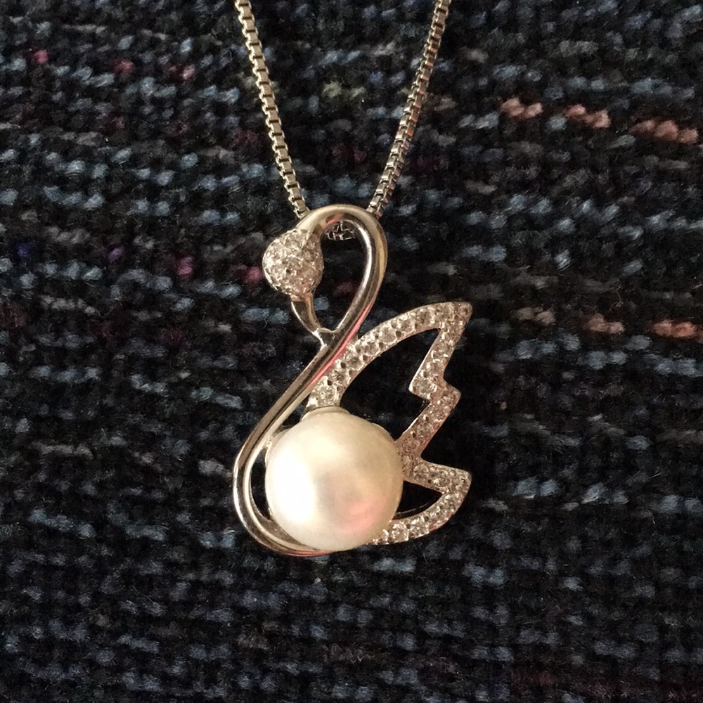 Sterling silver pearl pendant necklace